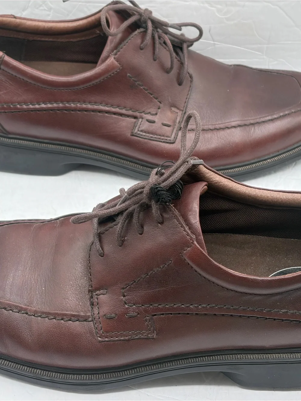 Nunn Bush Brown Leather Derby Shoes with Lace-Up Closure